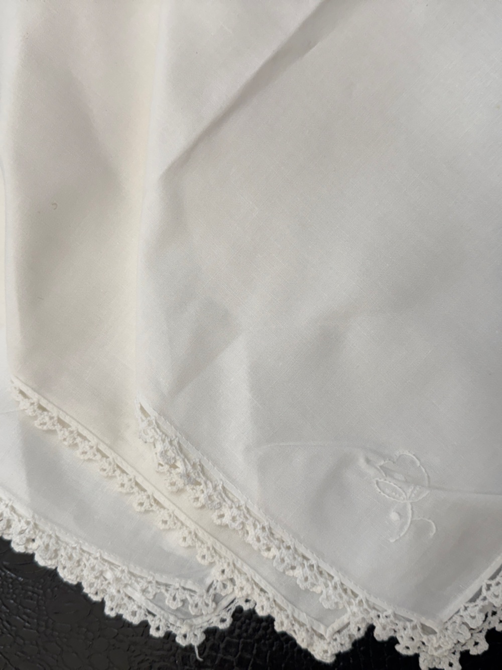 Source Unknown Cream Linen Napkins with Crochet Trim set of 4